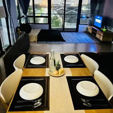 Huge City View Balcony - Netflix Subang Jaya Exterior photo