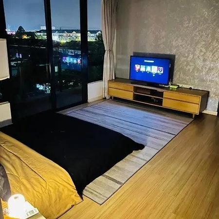 Huge City View Balcony - Netflix Subang Jaya Exterior photo