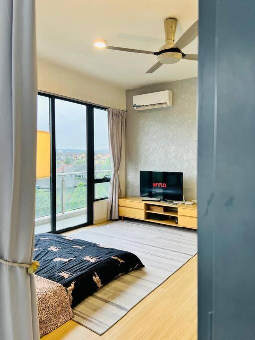 Huge View Balcony - Netflix *