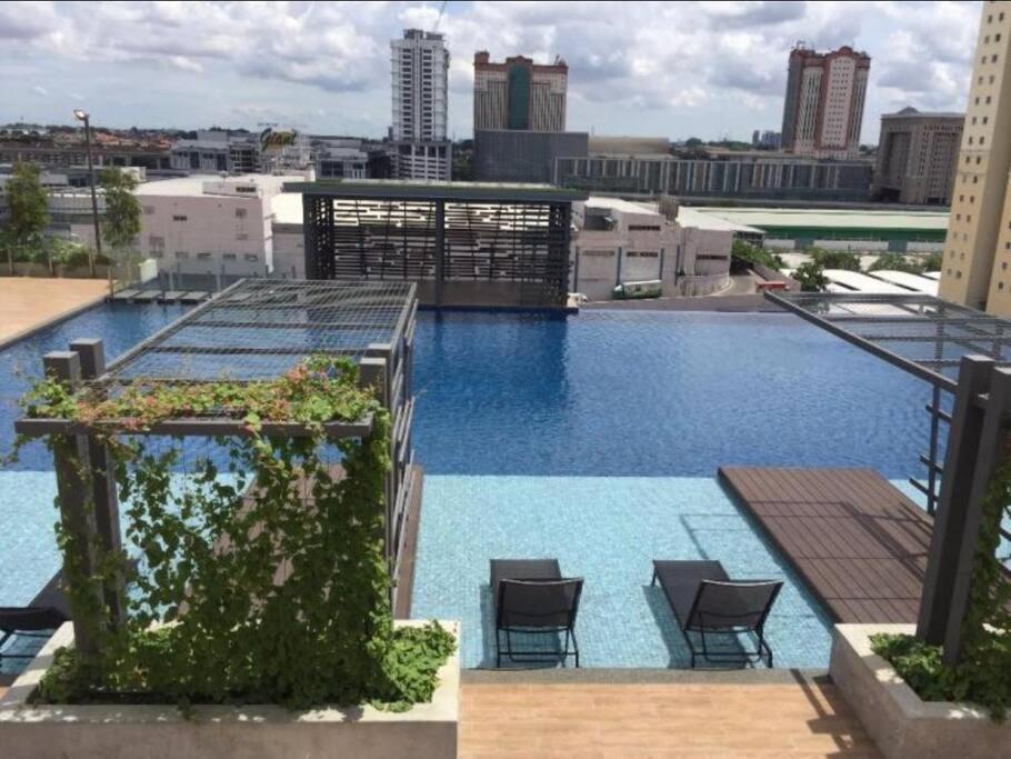 Huge View Balcony - Netflix