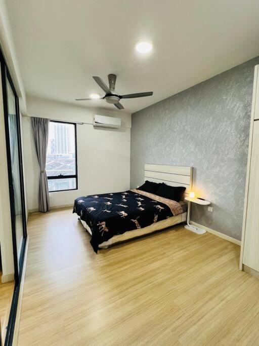 Huge View Balcony - Netflix *