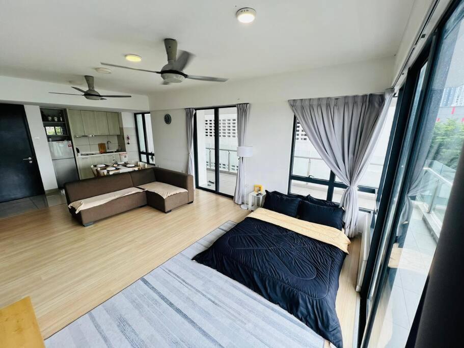 Huge View Balcony - Netflix Subang Jaya