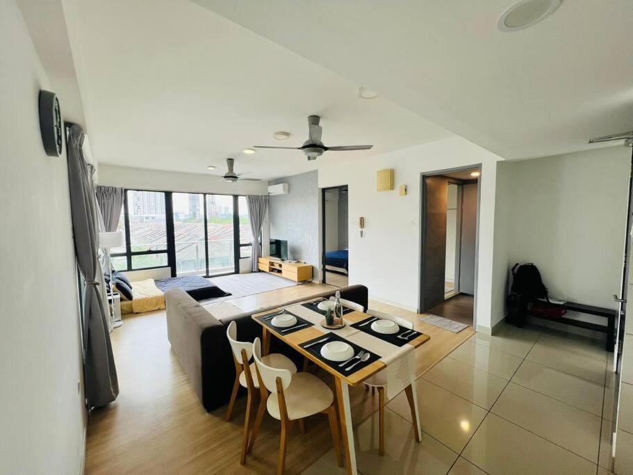 Huge View Balcony - Netflix *