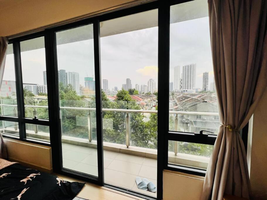 Huge View Balcony - Netflix Apartment Subang Jaya