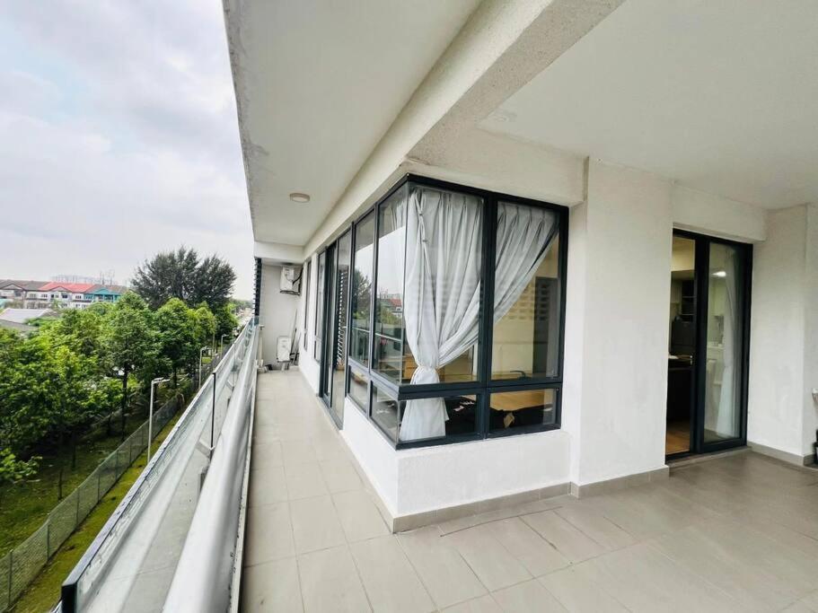 Apartment Huge View Balcony - Netflix
